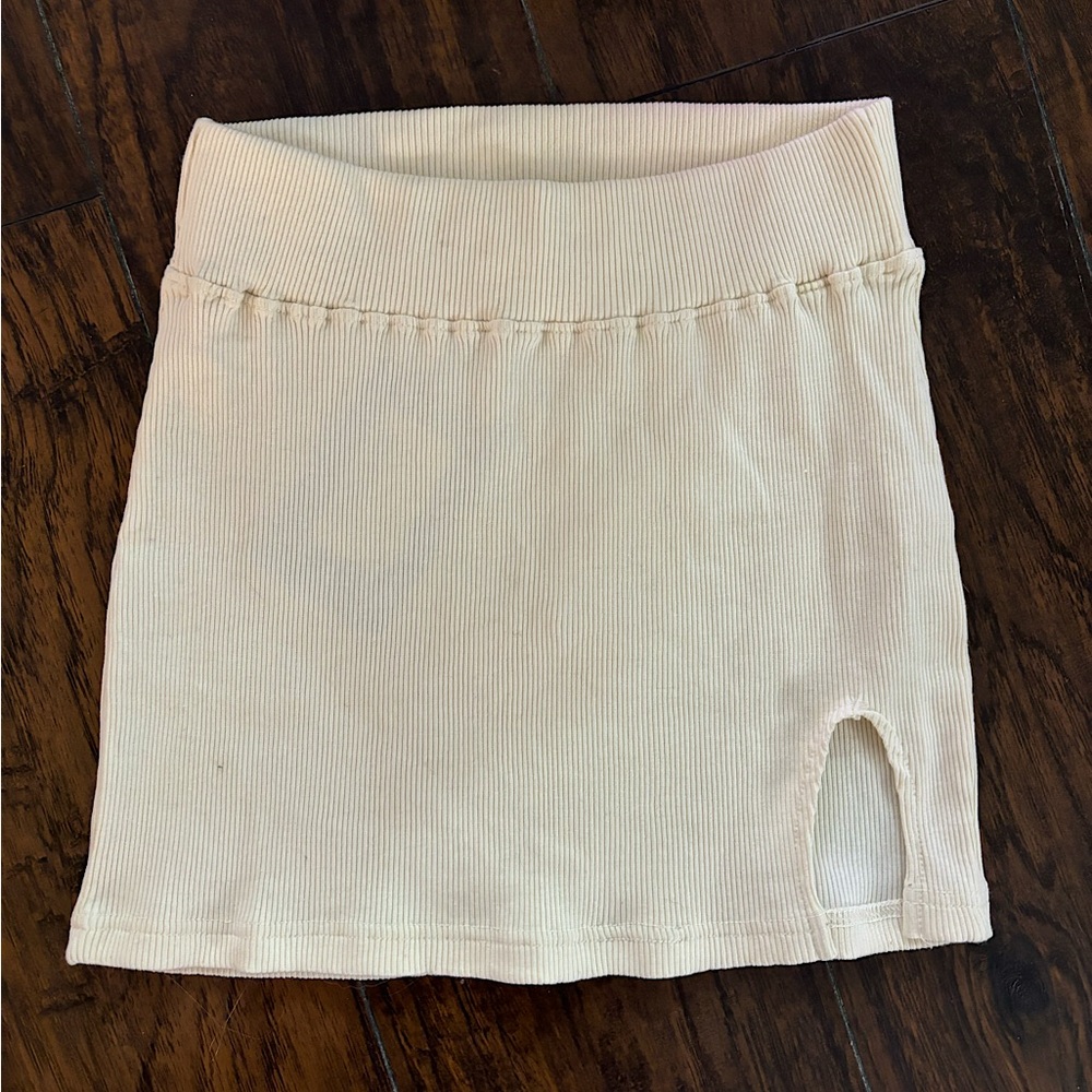 💜2/$25💜 NWT PrettyLittleThing Cream Mini skirt
